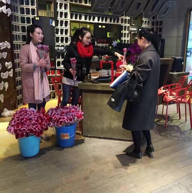 “女王节”现场直击|茶桔便总部献温暖